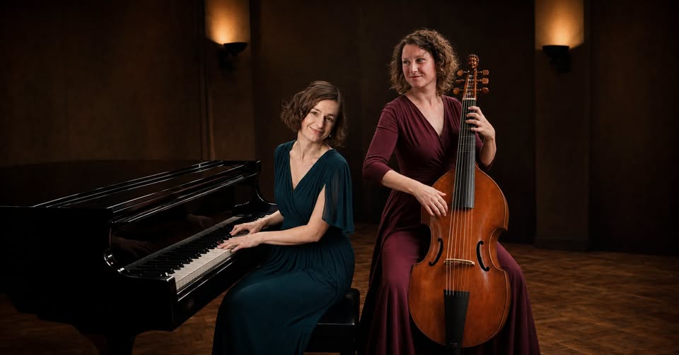 Kavárna duo: Markéta Čechová - klavír, zpěv, cembalo, Magda Uhlířová - viola da gamba, zpěv